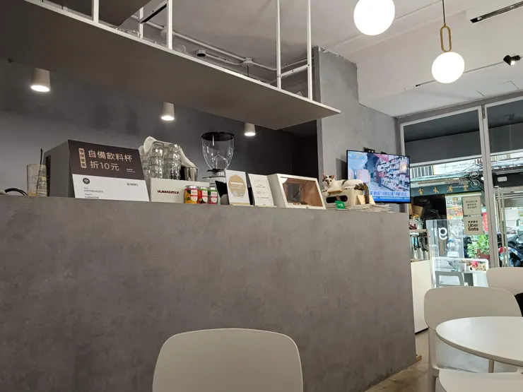 我選定位子後坐下