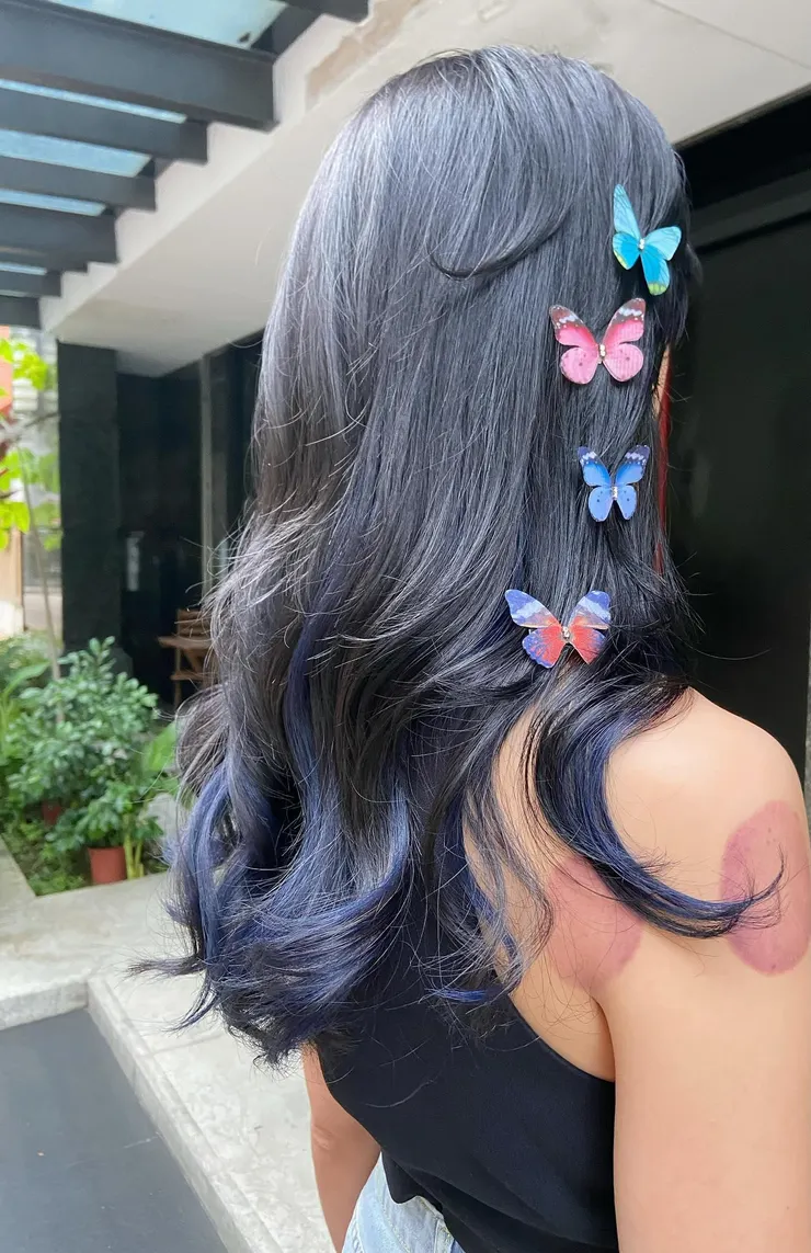 配上了蝴蝶就更像春夏了