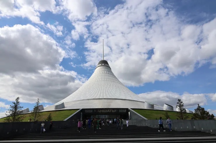 可汗的帳篷(Khan Shatyr)購物中心