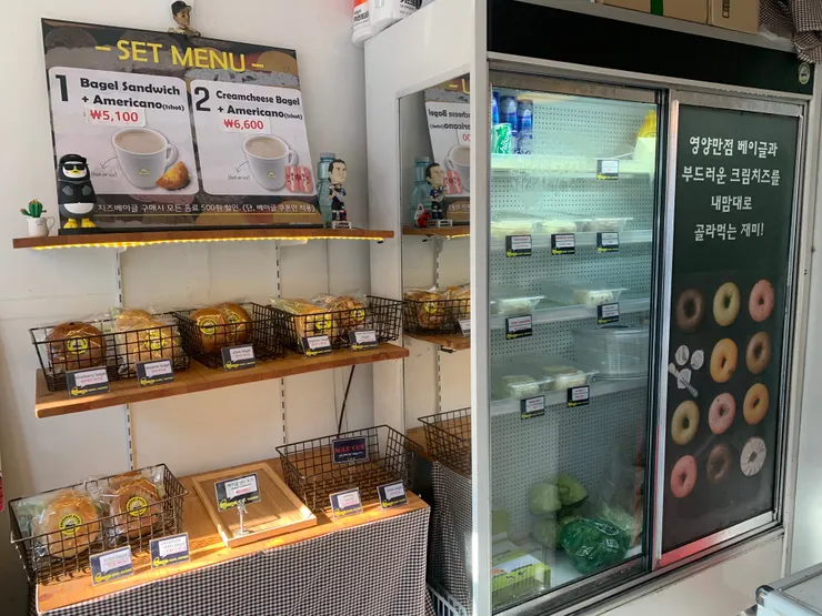 各種貝果以及許多口味的Cream Cheese