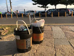 我們只要能撿滿整桶垃圾，就能免費遊玩水上活動