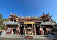 廟宇與山景融合之美（圖片截圖於網路）