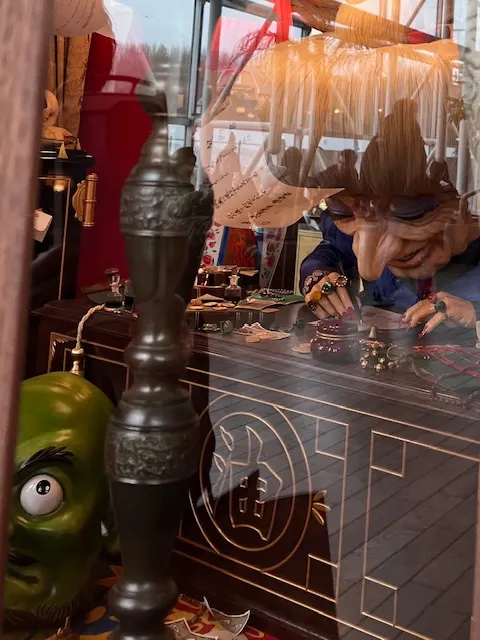 從窗口看湯婆婆，photo by bookarchery