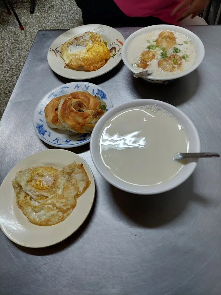 還好只點一碗鹹豆漿