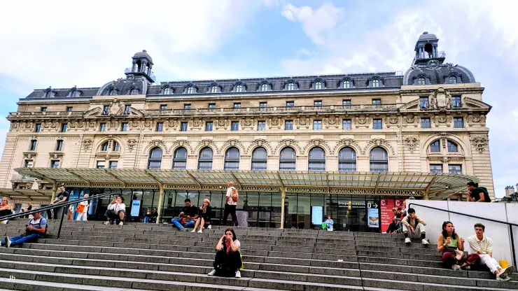 【不再用列車把旅客送往四面八方 妳載著人們的心靈自由自在翱翔！餐廳小憩後繼續參觀，直到5點多才離開。】