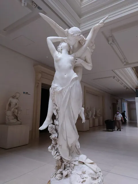 奇美博物館「天使之愛」表現出邱比特與賽姬深情一吻