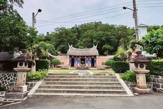 有歷史的古廟、古燈（圖片截圖於網路）