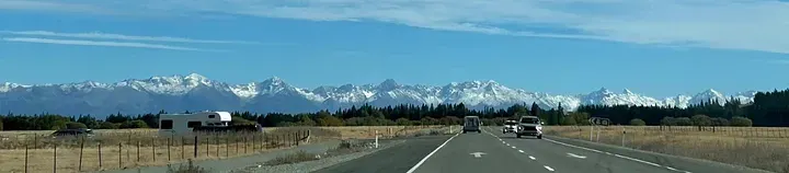 開往庫克山的連綿雪山群
