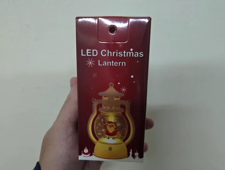 全包裝紅色，感覺很有聖誕氣息