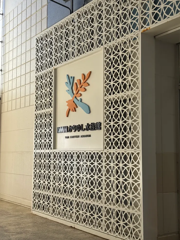 2樓入口處 ，若持Funpass或其他平台電子票需要換票的話，在入口的右手邊有售票處。