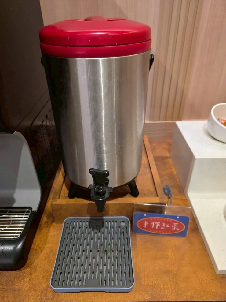 給它特寫一下，我發現300初頭價位的火鍋店，很少會有古早味紅茶，好喝一直喝XD。