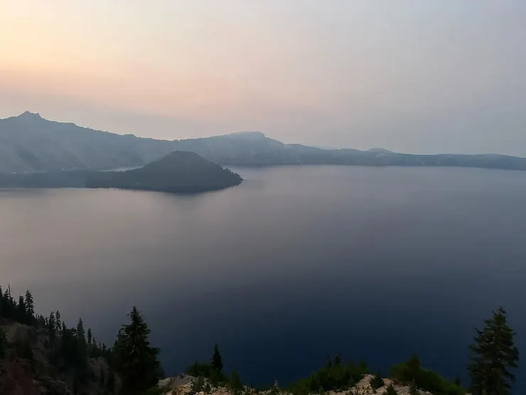 The Crater Lake 火山口湖