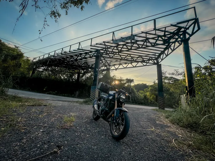 力霸產業道路處處可見水泥產業的影子。