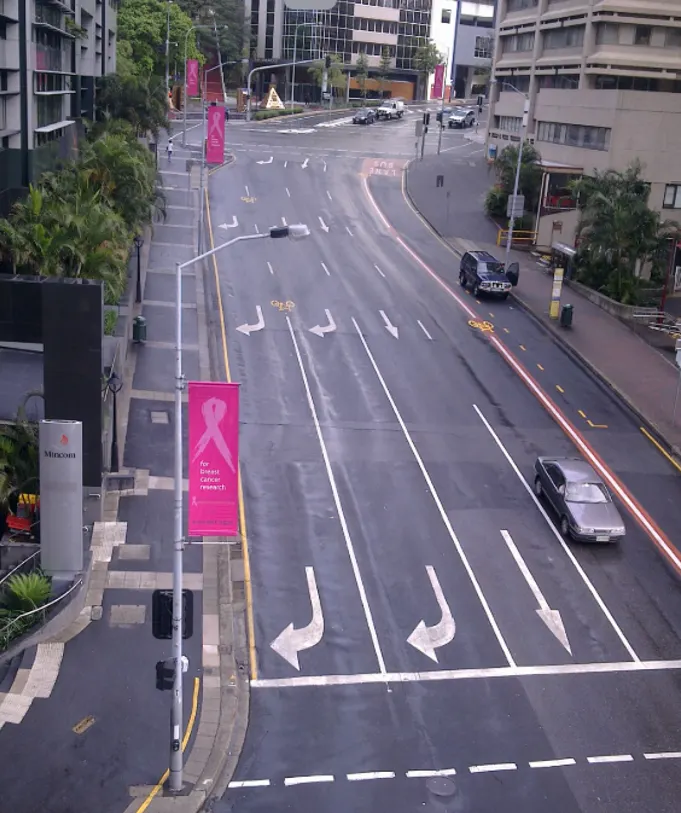 車道分流很棒! 沒有行人或是自行車地獄! 假日的布里斯本市區宛如空城。