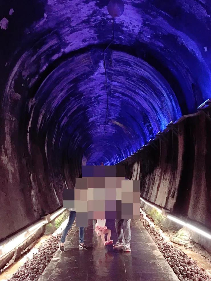 以前隧道內是懸掛日光燈，現在改掛LED燈