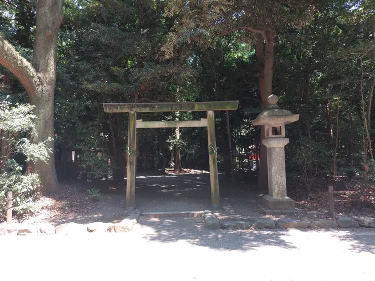 旁邊小神社的樣子