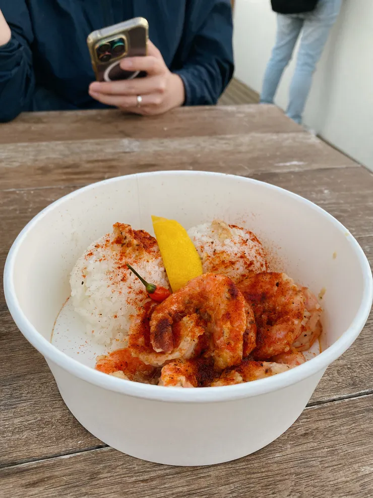 招牌蝦蝦飯~看起來還好但吃了驚為天人~酸酸辣辣的很開胃!!薯條也很好吃(忘了拍...)