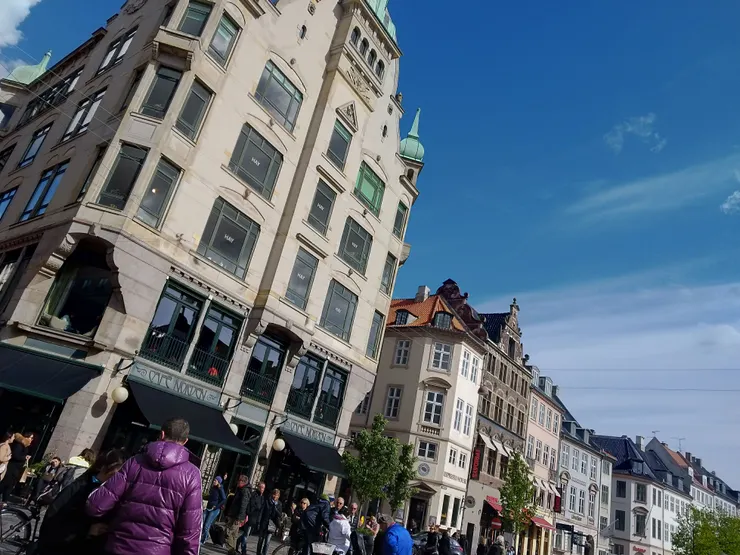 熱鬧的斯楚格購物街，感受滿滿的丹麥設計風