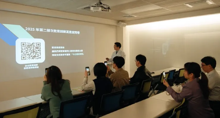 聯新國際醫院藉由全院的活動、研討會中的問卷應用，讓員工直接感受問卷介面差異