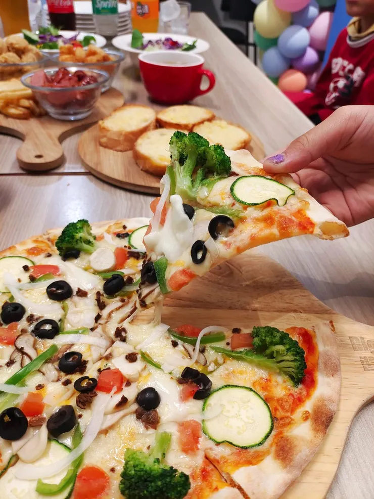 在醬醬披薩的慶生趴踢！台南手工披薩/生日親子餐廳推薦│窯烤披