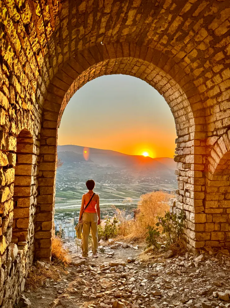 同行的旅伴當前景