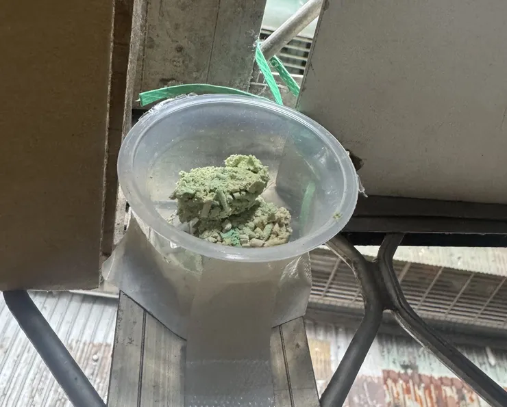 然後放到前後陽台各個位置,以平均一個月更換一次的頻率來更新貓砂