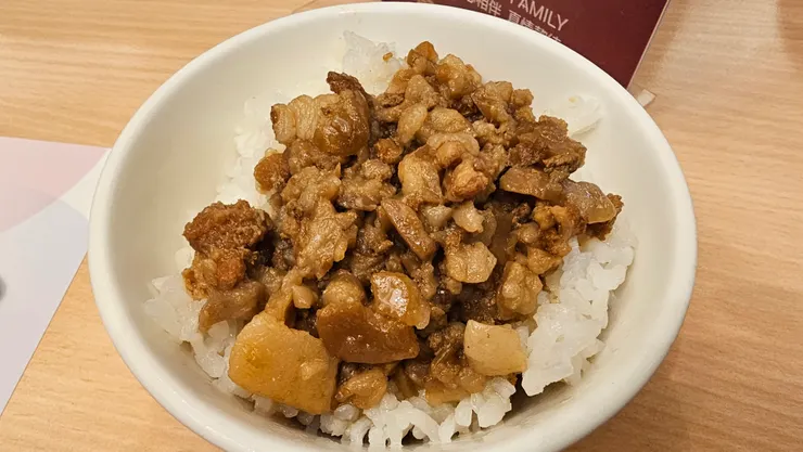 高雄福容大飯店的早餐也有我最愛的滷肉飯!