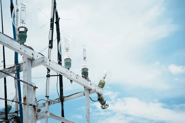 漁船上夜釣用的燈具？