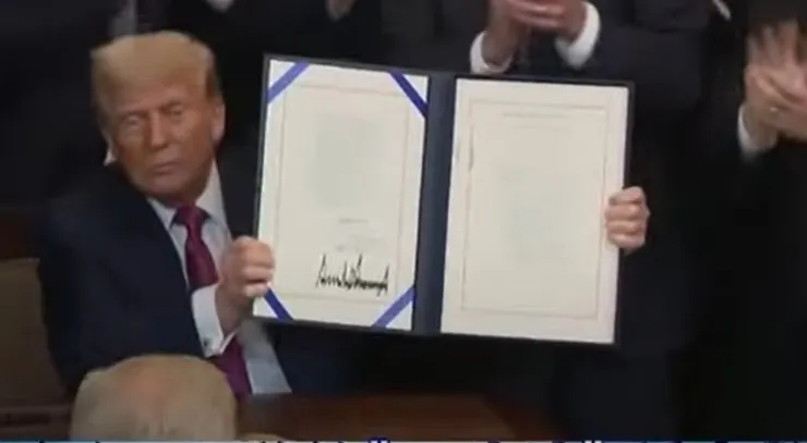 川普簽署天才法案