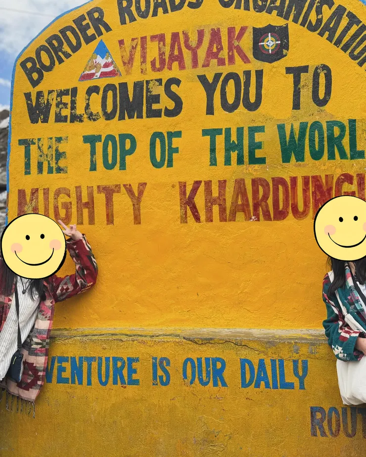 與 Mighty Khardung 路牌合照