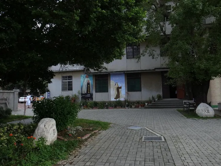 門口兩張畫像就是聖十字若望和大德蘭