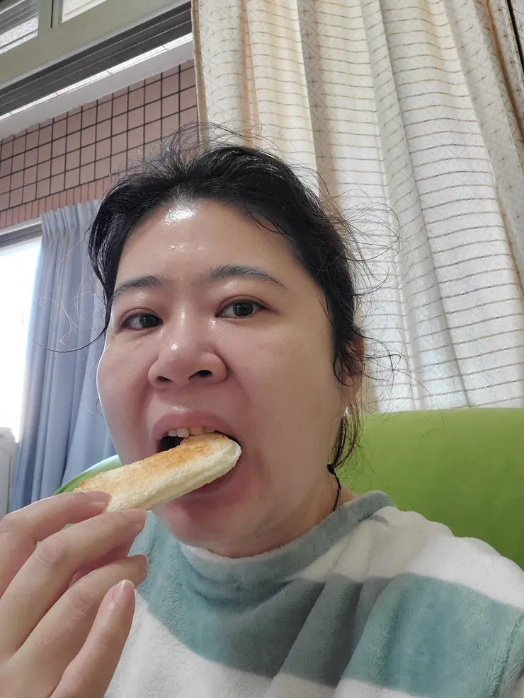 一口吃蠻鹹的蠻辣的