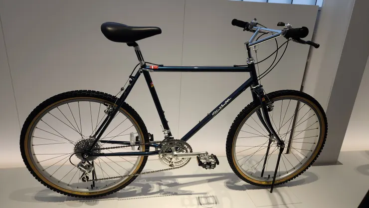 由Specialized在1981年時所推出的第一台量產MTB“Stumpjumper"，是這台車讓MTB開始在世界上流行起來的。我也很榮幸的在上個月有機會跟Specialized的創辨人一起騎車。