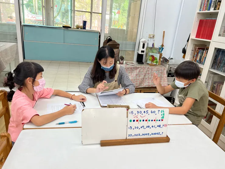 一個沒有課本的學校： 蒙特梭利小學  台南蒙特梭利小學   上華蒙特梭利實驗教育機構 