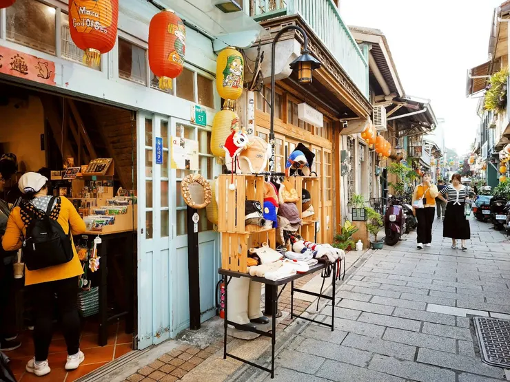 街道兩旁的文創小店都保有著傳統的氛圍