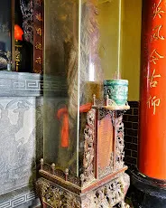 樟木殘材於廟內供人參拜（圖片截圖於網路）