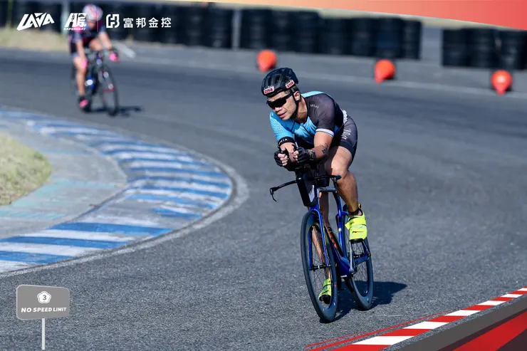 國際賽車場飆單車