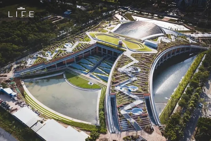 圖片取自 The Standard – 20 อาคารในกรุงเทพฯ ที่แค่เดินเข้าไปก็ได้สัมผัสกับธรรมชาติ!