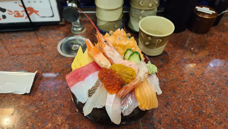 用海鮮丼飯結束今天的豐富行程