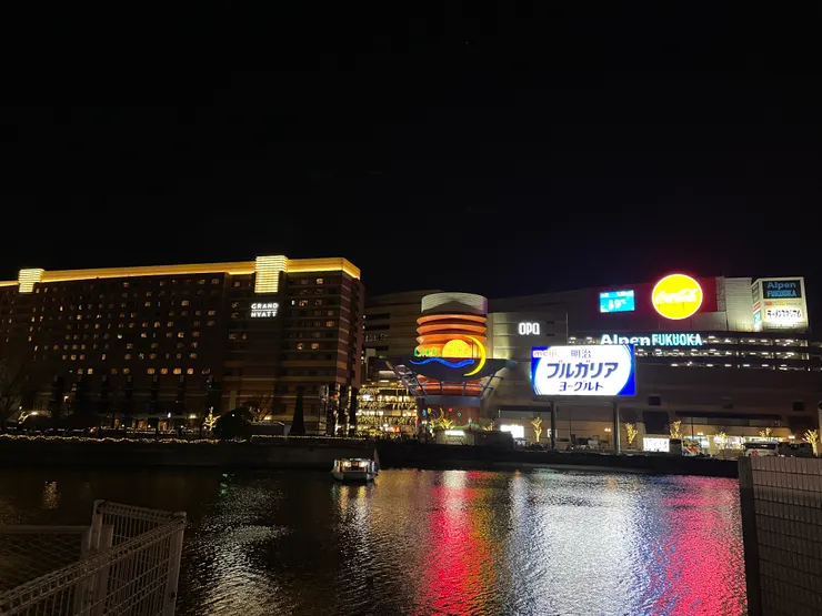 屋台對面的博多運河城