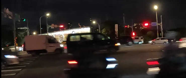 若不過馬路就要繞向社子島。