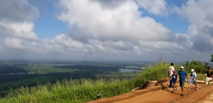 好不容易來到山頂要盡情拍拍