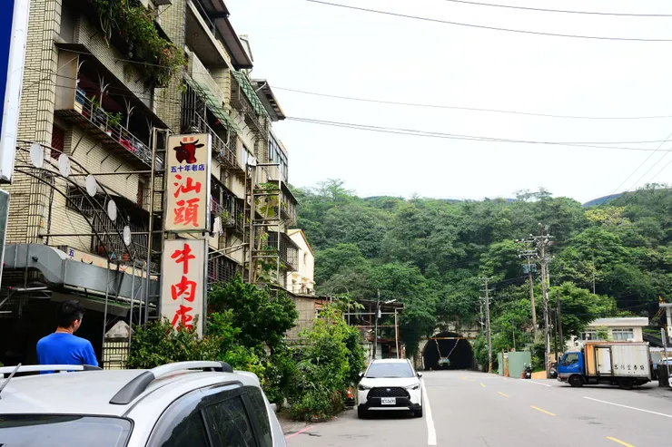 復興隧道前，聽朋友說以前火車司機常常停下來買牛肉湯