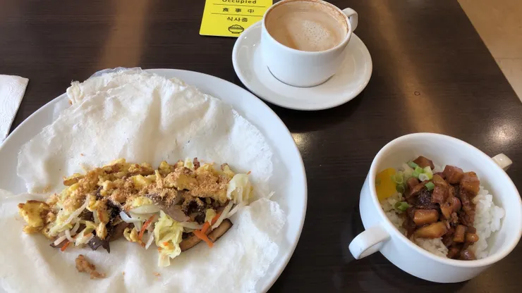 早餐提供自製春捲