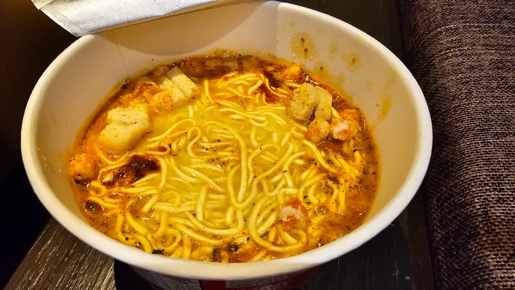 這是328加東叻沙泡麵泡出來的模樣!真的很帶勁!