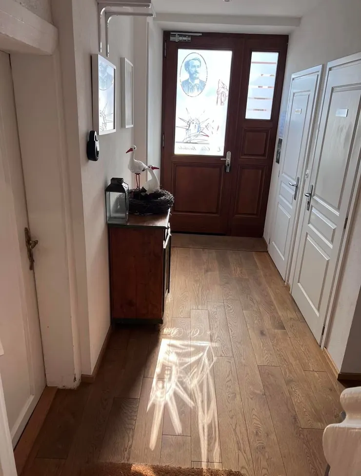 這天早上,光彩灑進1樓走廊,好美