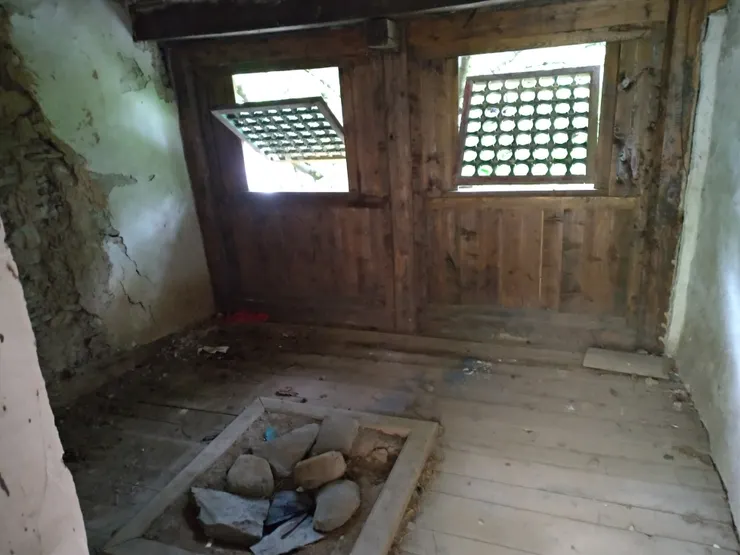 地牢獨立於官寨外