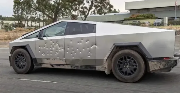 特斯拉Cybertruck話題性十足,衝鋒槍掃射打不穿車門