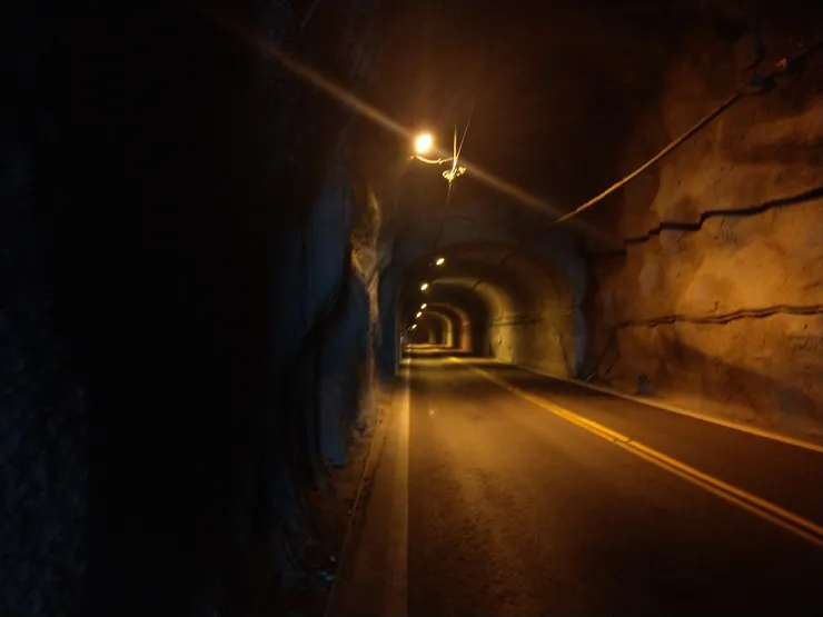 和中隧道（370公尺）。