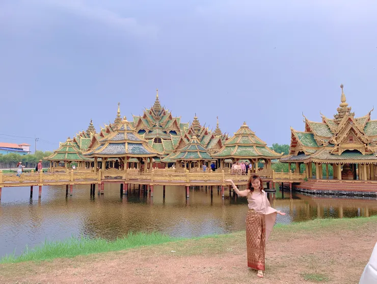 康妮區總舉手投足都好有韻味，忍不住側拍😊